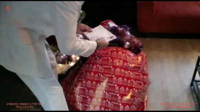 Ama, nire Gabonetako oparia jaso nuen ama puta ilehori eta ipurdi handiarekin oilarrarekin erotuta